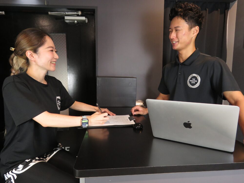 荒張トレーナーのカウンセリング風景写真