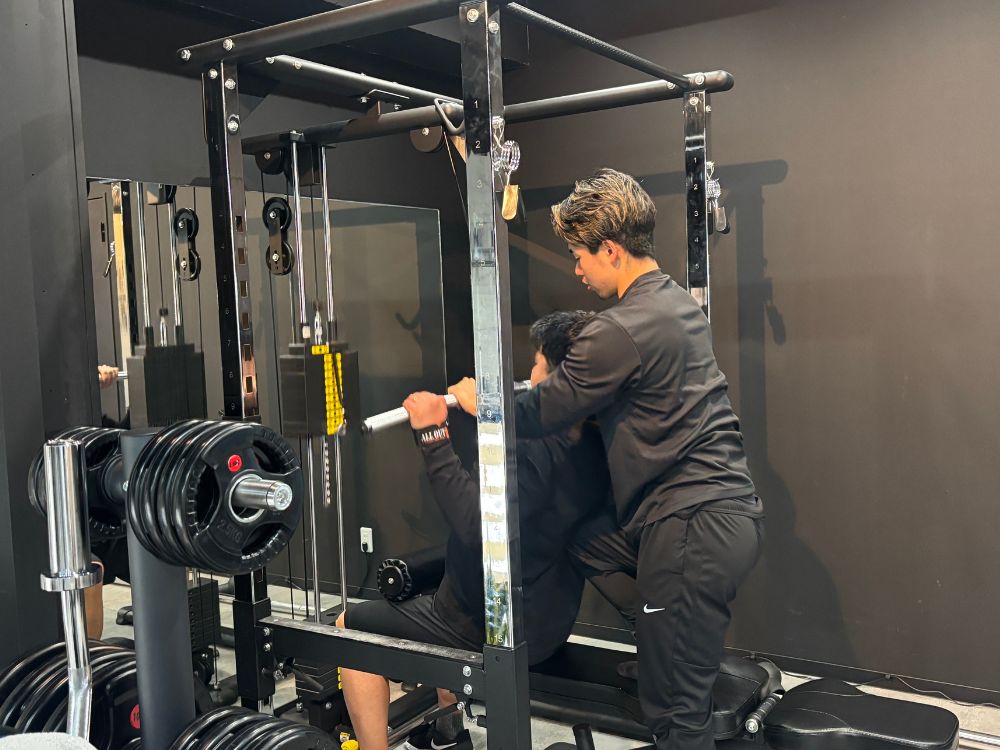 H様トレーニング風景ラットプルダウン