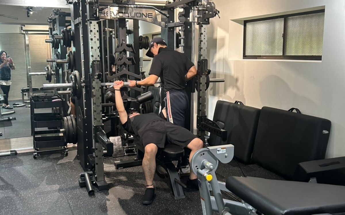 スミスでベンチプレス