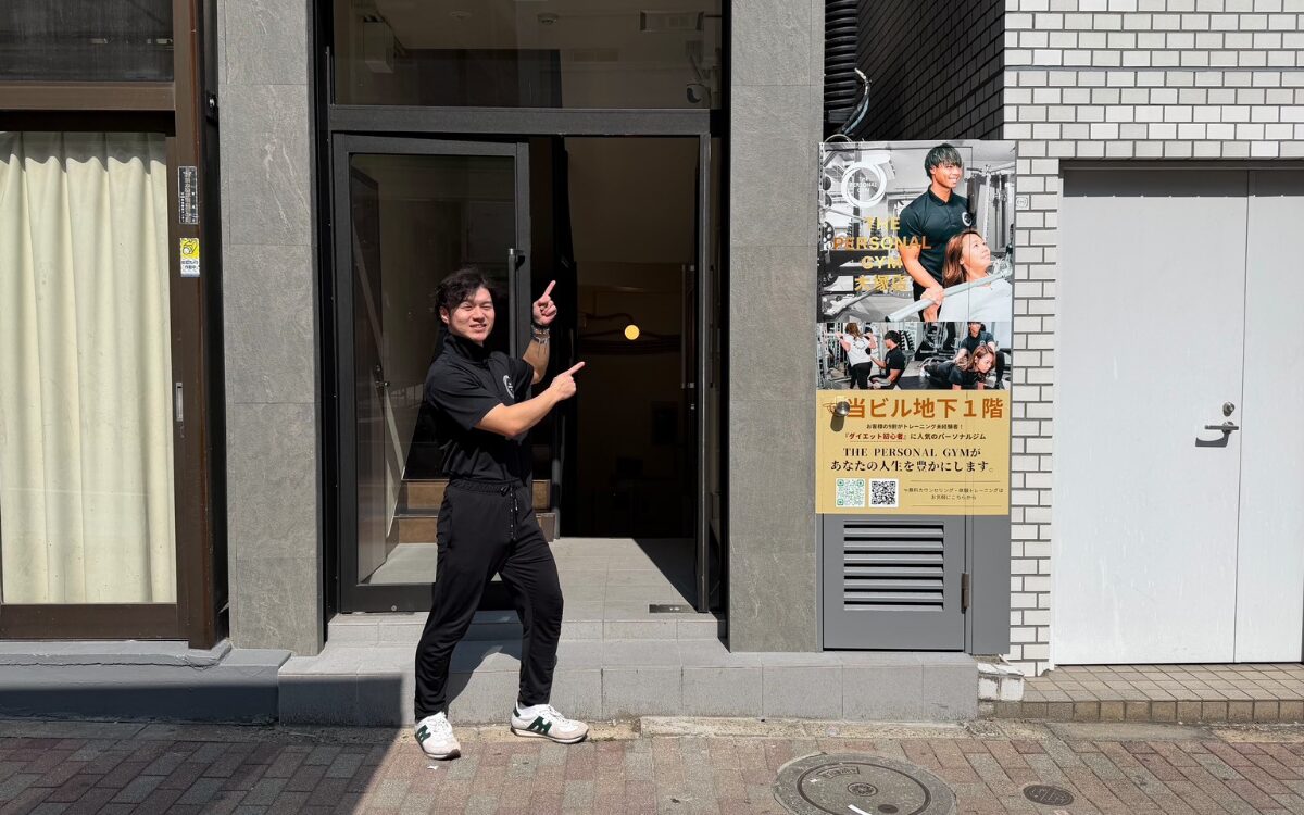 店舗紹介玄関前