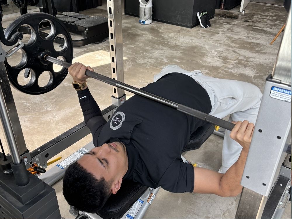 ベンチプレス 男