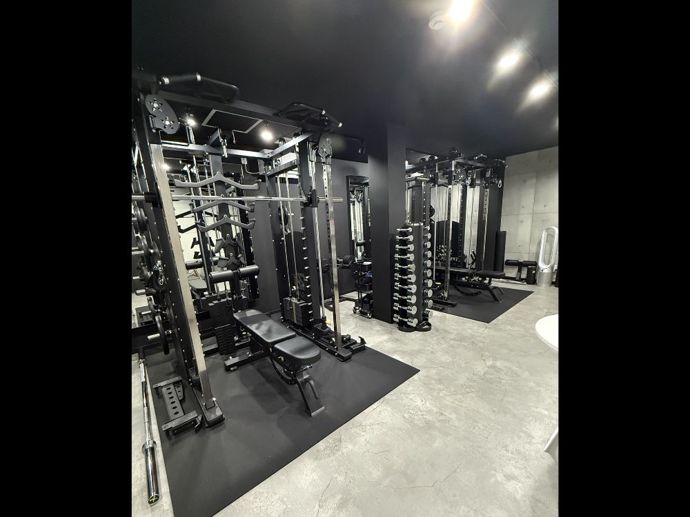 大宮のパーソナルジムのトレーニング環境とボディメイクサポートの様子