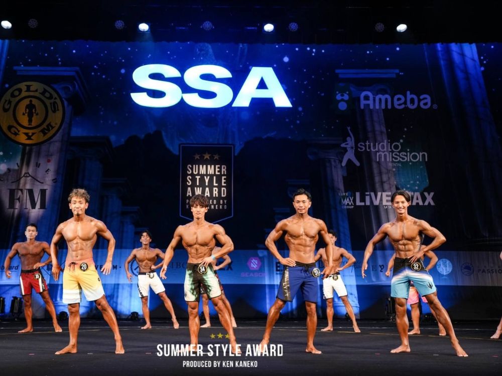 吉田祐希のフィジーク大会での比較審査時の写真