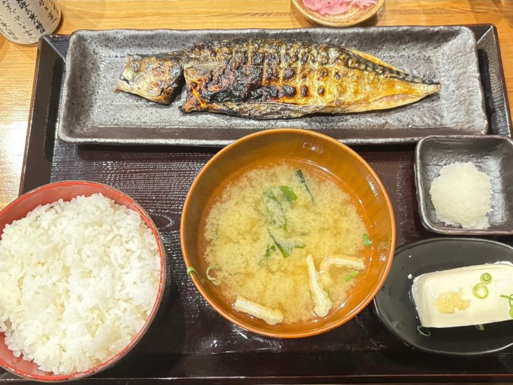 しんぱち食堂の鯖の塩焼き定食