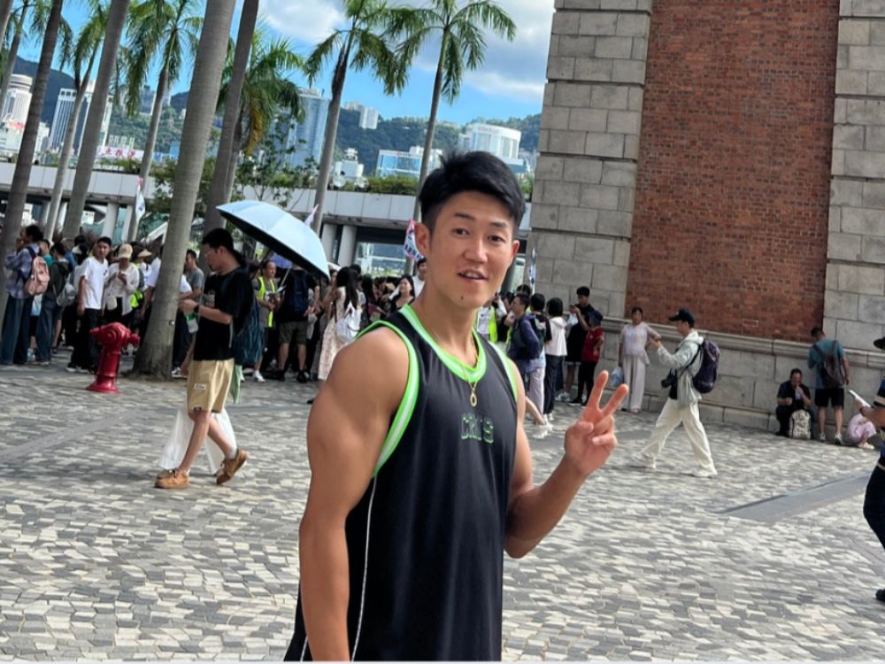 門前仲町のパーソナルトレーニングで身体づくりを行い旅行も楽しむトレーナーの様子