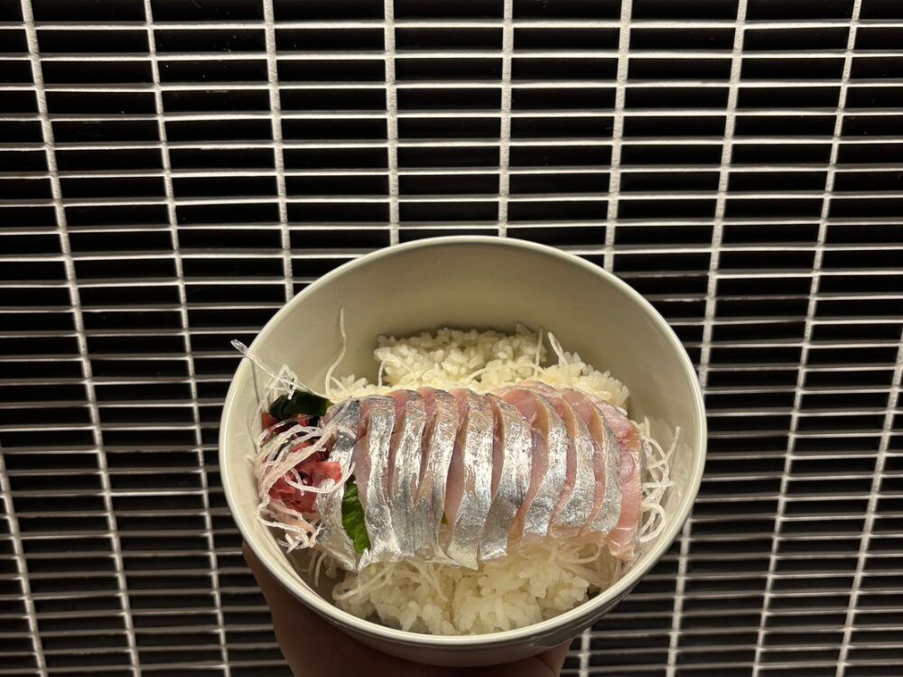 アジの刺し身丼