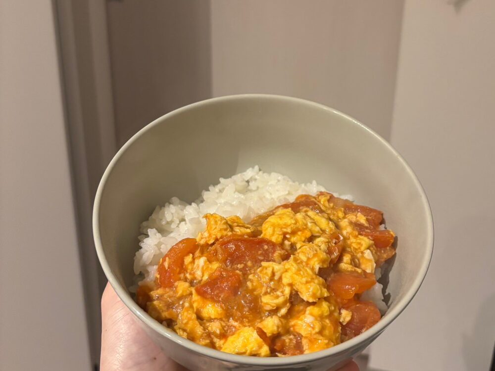 トマトたまご丼
