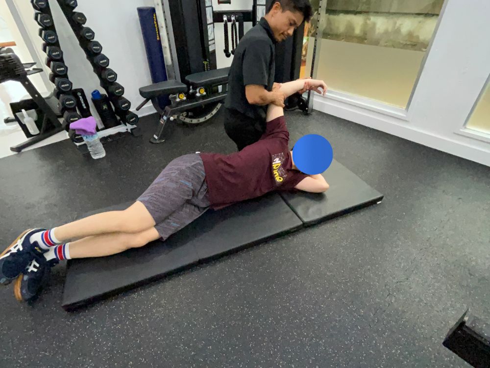 沖縄那覇店ストレッチ実施３