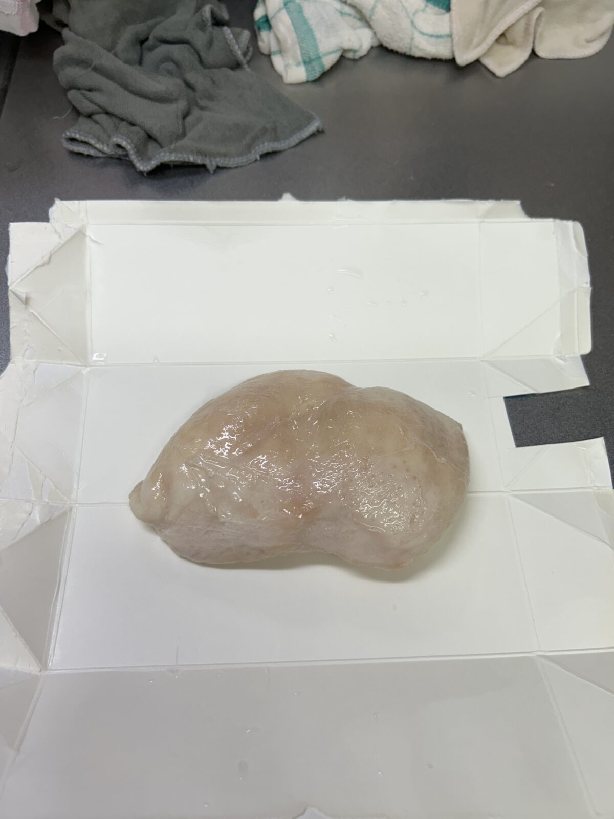 沖縄那覇店鶏ハム調理後