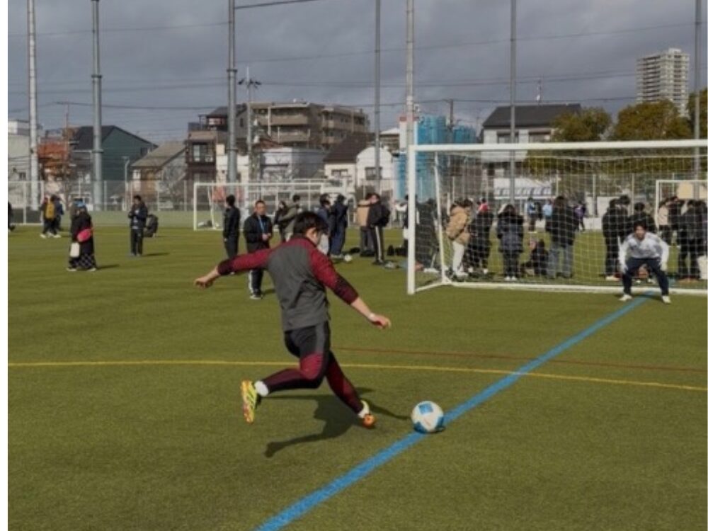 フットサル中の安藤の写真