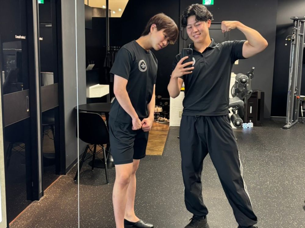 トレーナー伊藤とお客さんの写真