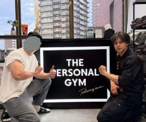 トレーナーとお客様が写ってる画像