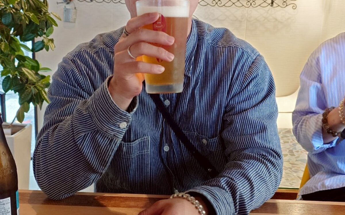 ビール飲んでる写真