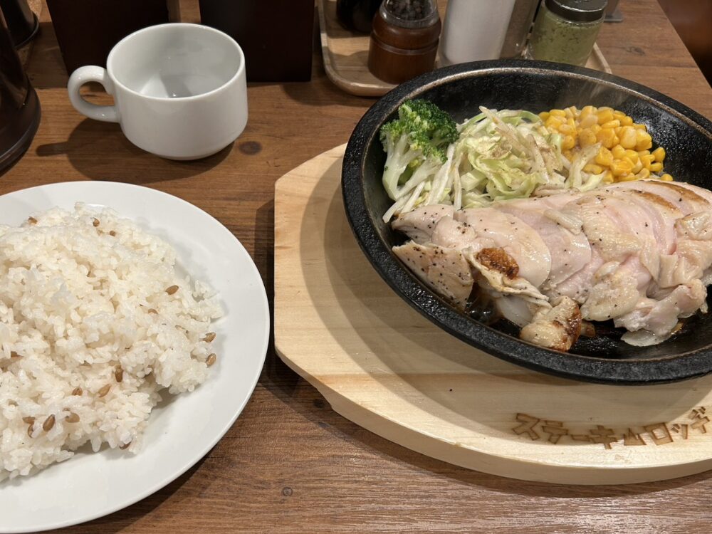 ご飯とチキン