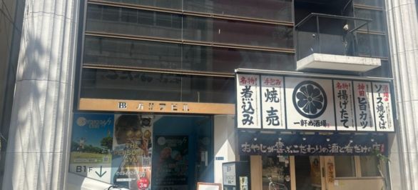 「一軒め酒場」の左手にある入口があります。3階がTHE PERSONAL
 GYM蒲田店になります。
