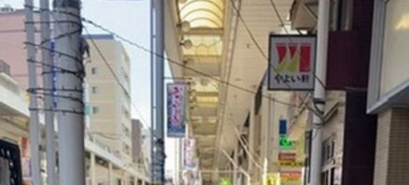 やよい軒を通り過ぎた先に、KUMONの看板があるビルがございます。