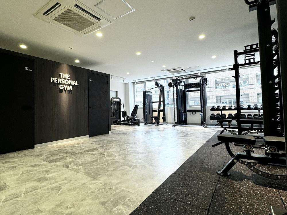 THE PERSONAL GYM薬院・天神店の広々とした店内