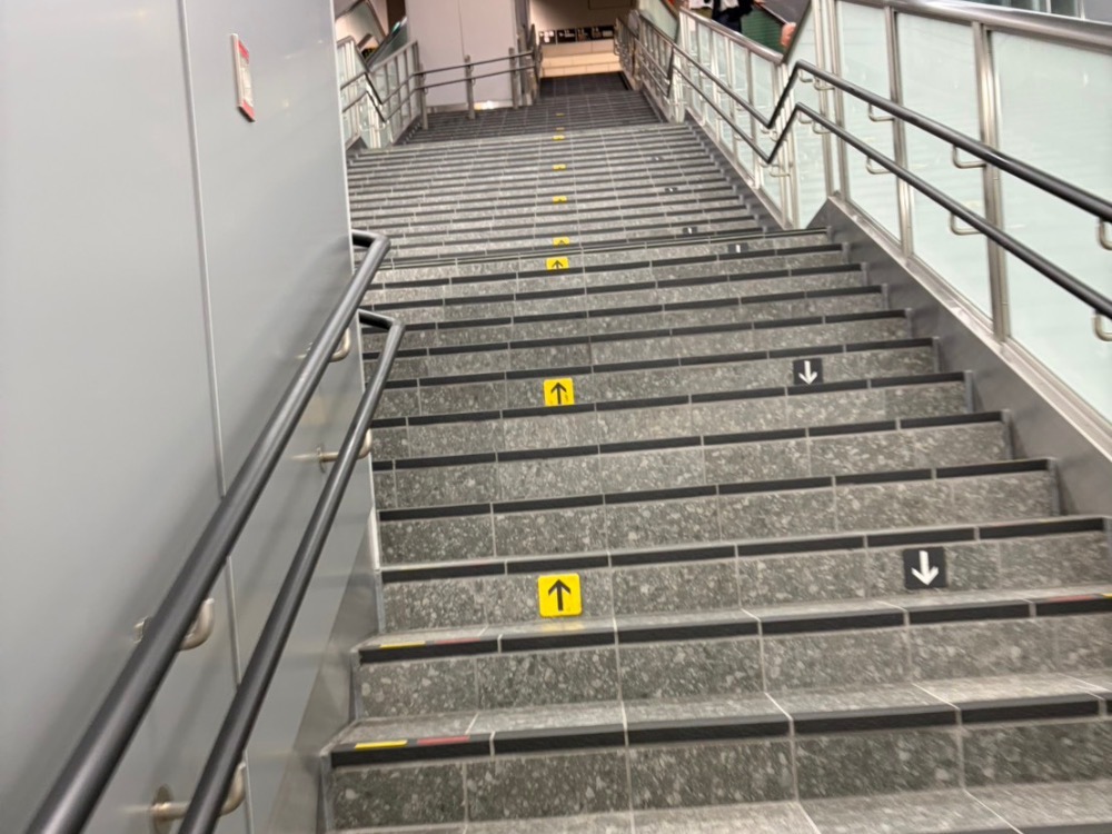 うめきた階段