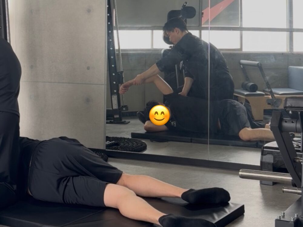 THE PERSONAL GYM (ザ パーソナル ジム) 国分寺店 前田のお客様が整体を受けている画像