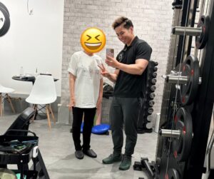 下井草駅・鷺ノ宮駅から通いやすいTHE PERSONAL GYM（ザパーソナルジム）下井草店のお客様とトレーナーの写真