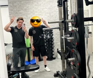 西武新宿線の下井草駅・鷺ノ宮駅から通いやすいTHE PERSONAL GYM（ザパーソナルジム）下井草店のお客様とトレーナーの写真