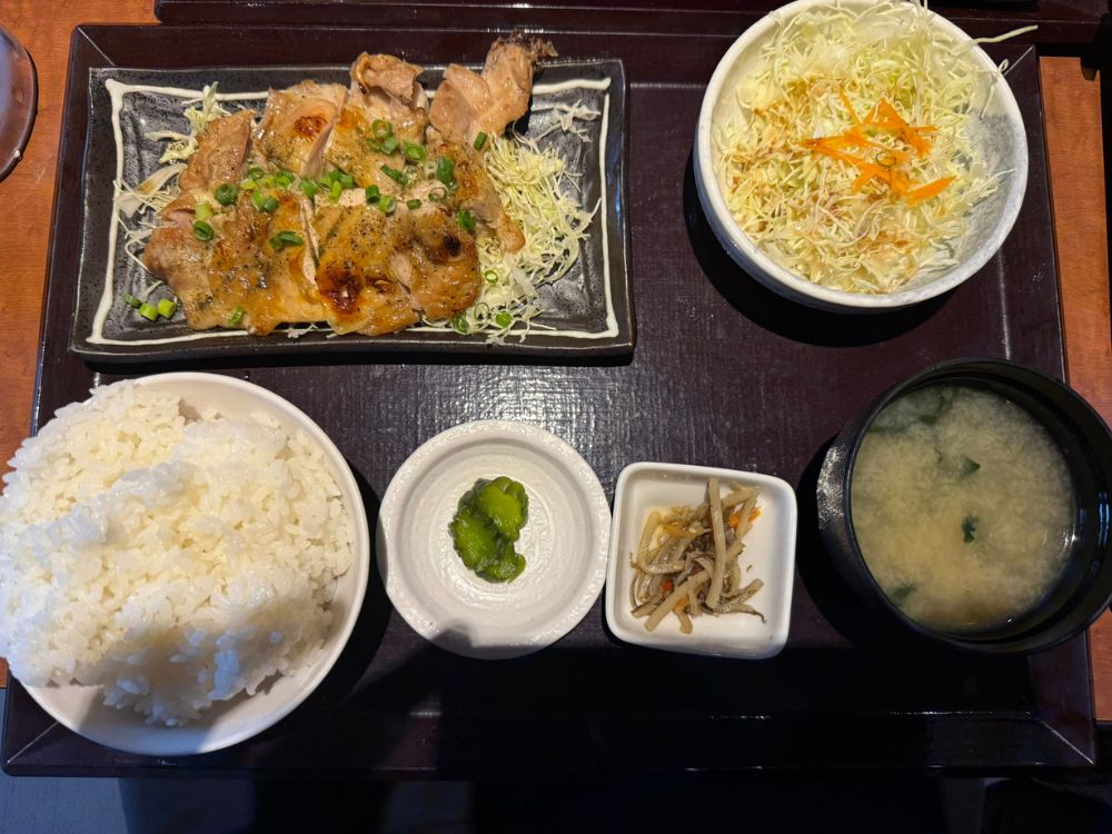 若鶏の定食の写真
