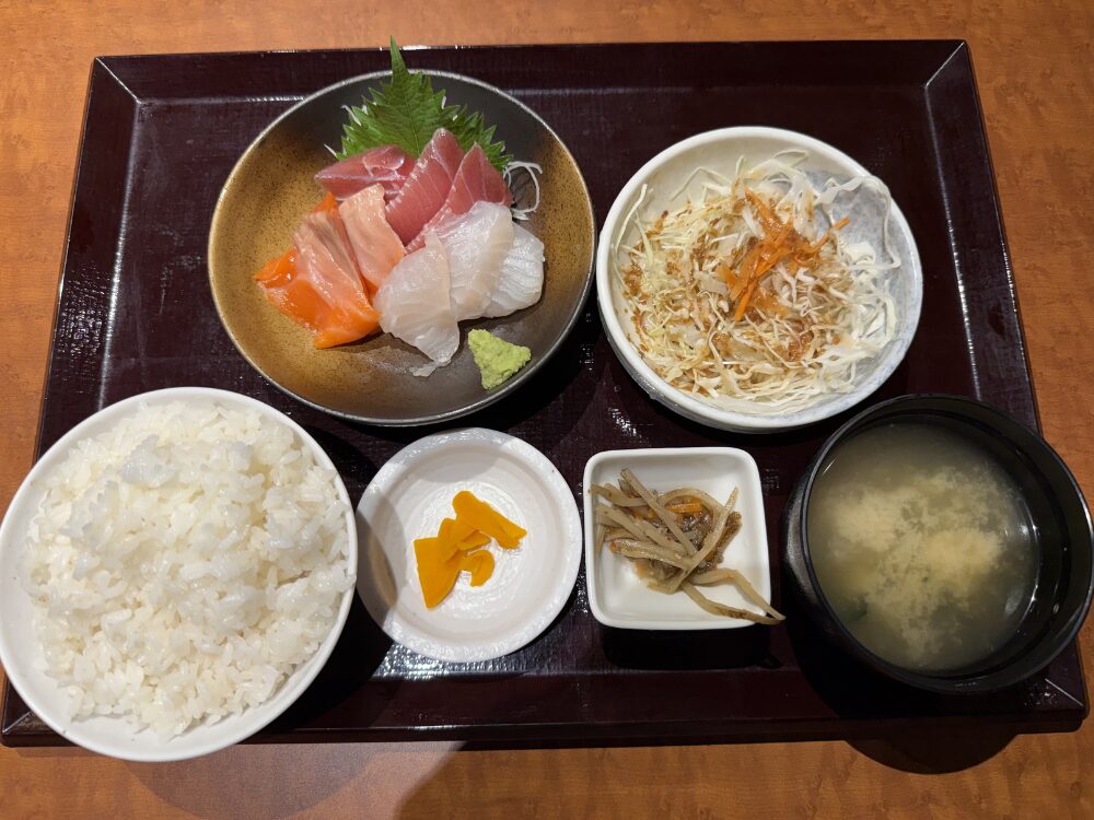 刺身定食の写真