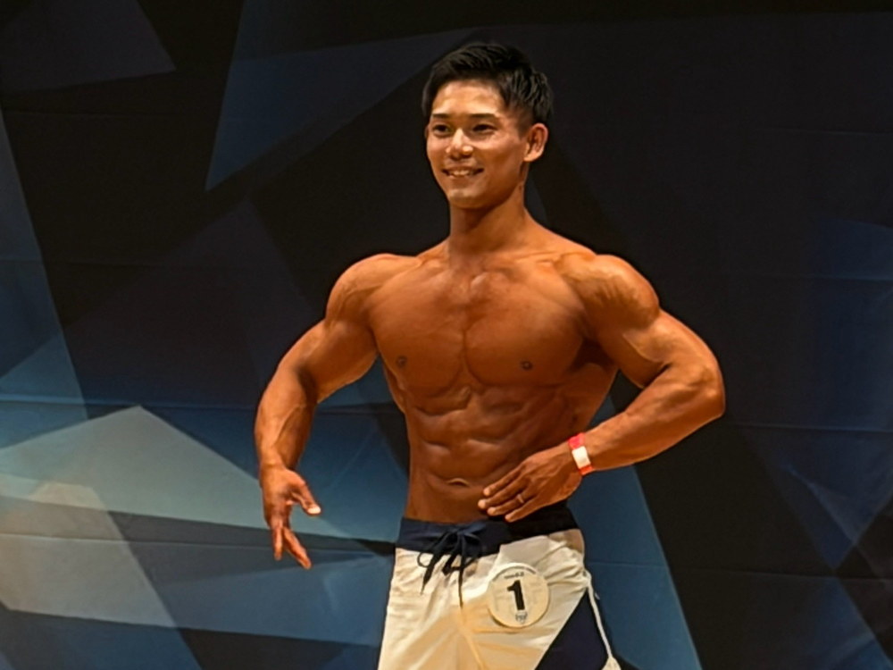 福岡県メンズフィジークオープン大会に出場した大熊トレーナー。2026年8月2日、体重62kg・体脂肪率8％
