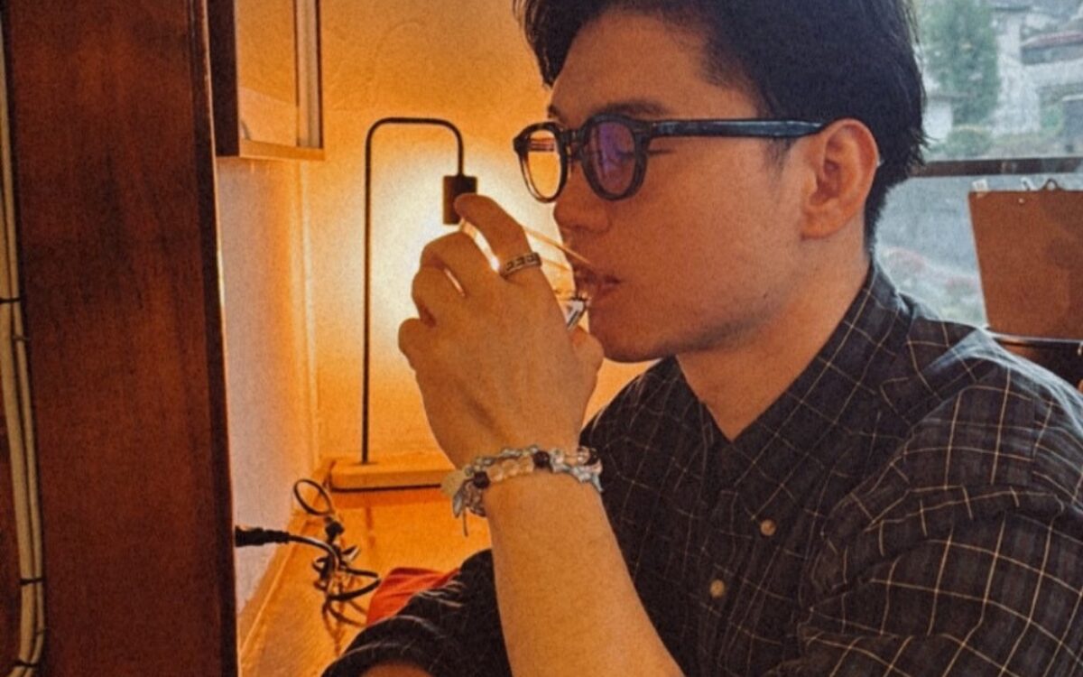 コーヒー飲んでる