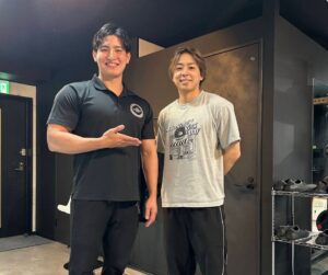THE PERSONAL GYM 門前仲町店でお客様が笑顔で撮影したツーショット