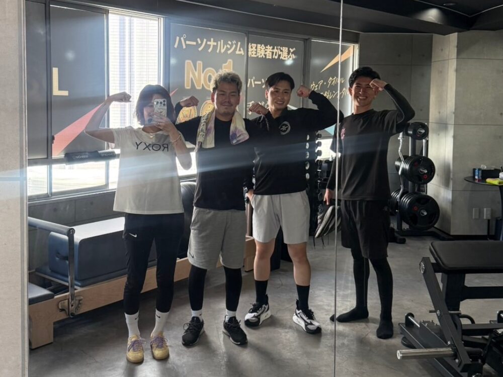 THE PERSONAL GYM (ザ パーソナル ジム) 国分寺店でトレーニングしている夫婦の写真