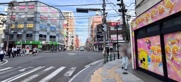 交差点を右に曲がりしばらくするとガストやちばぎんがある交差点に差し掛かるので
そこを左に曲がります。
