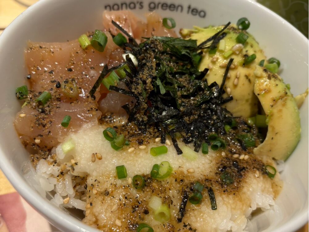 マグロアボカドとろろ丼