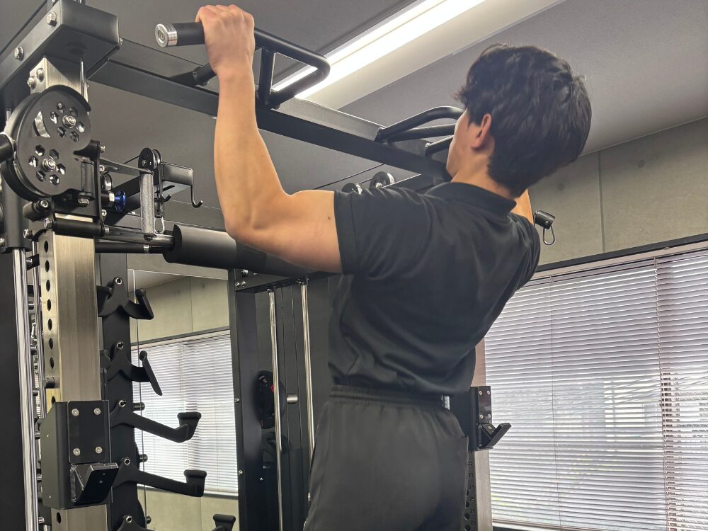 足立トレーナーの懸垂