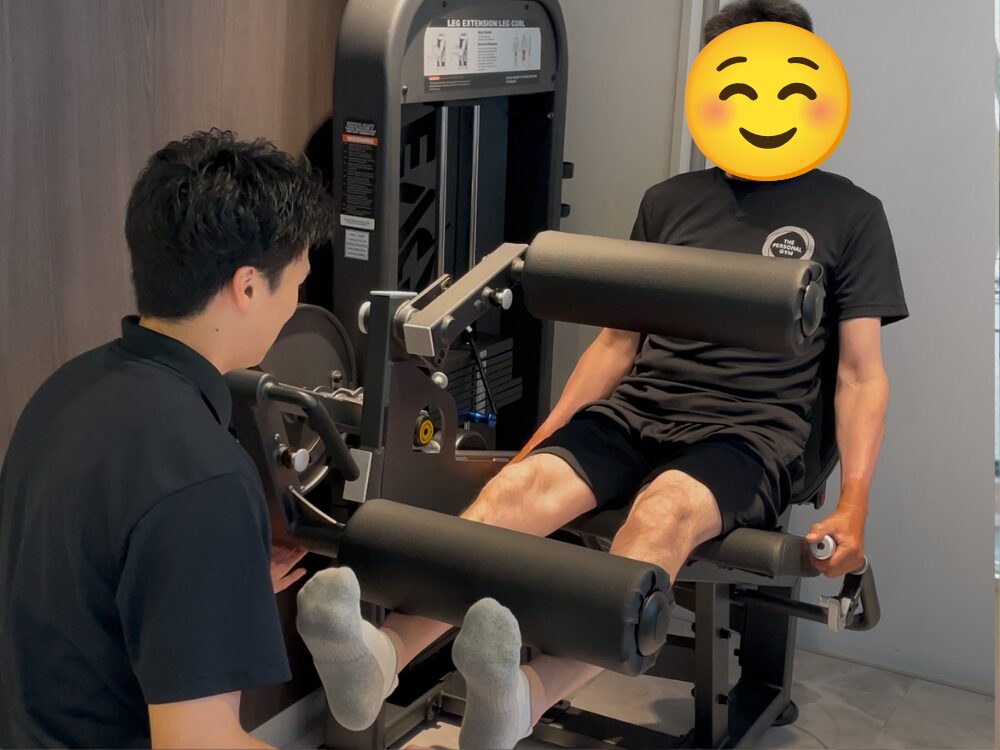 お客様が脚のトレーニングをしている写真