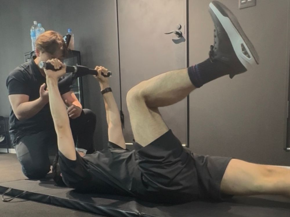 THE PERSONAL GYM武蔵小杉店でトレーニングするお客様