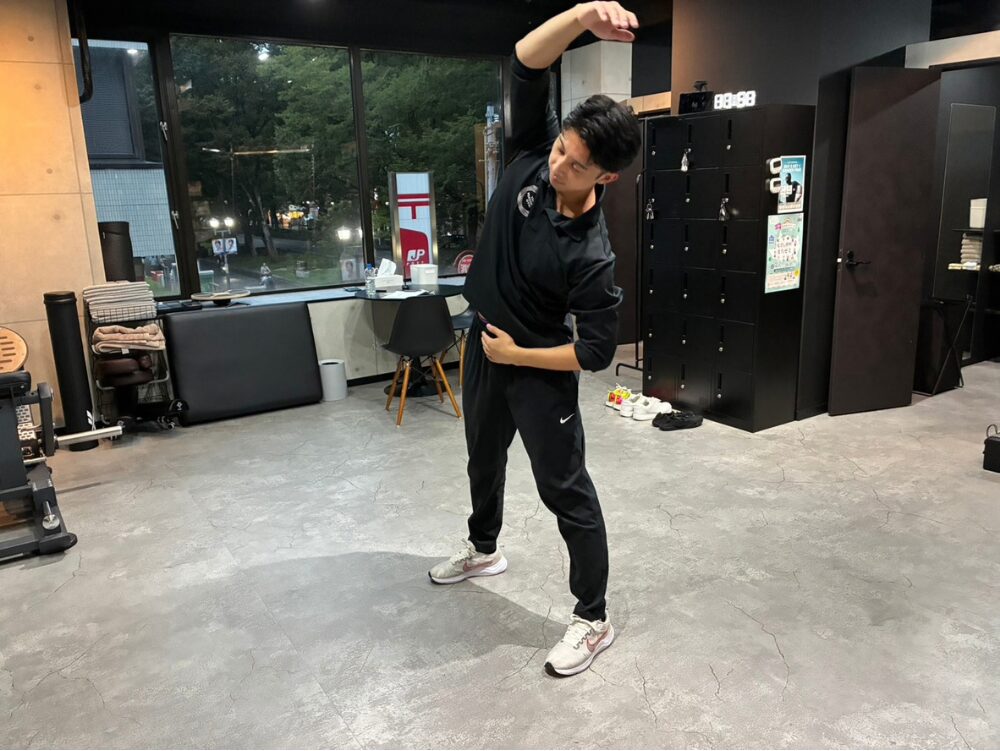 腹斜筋のストレッチの写真