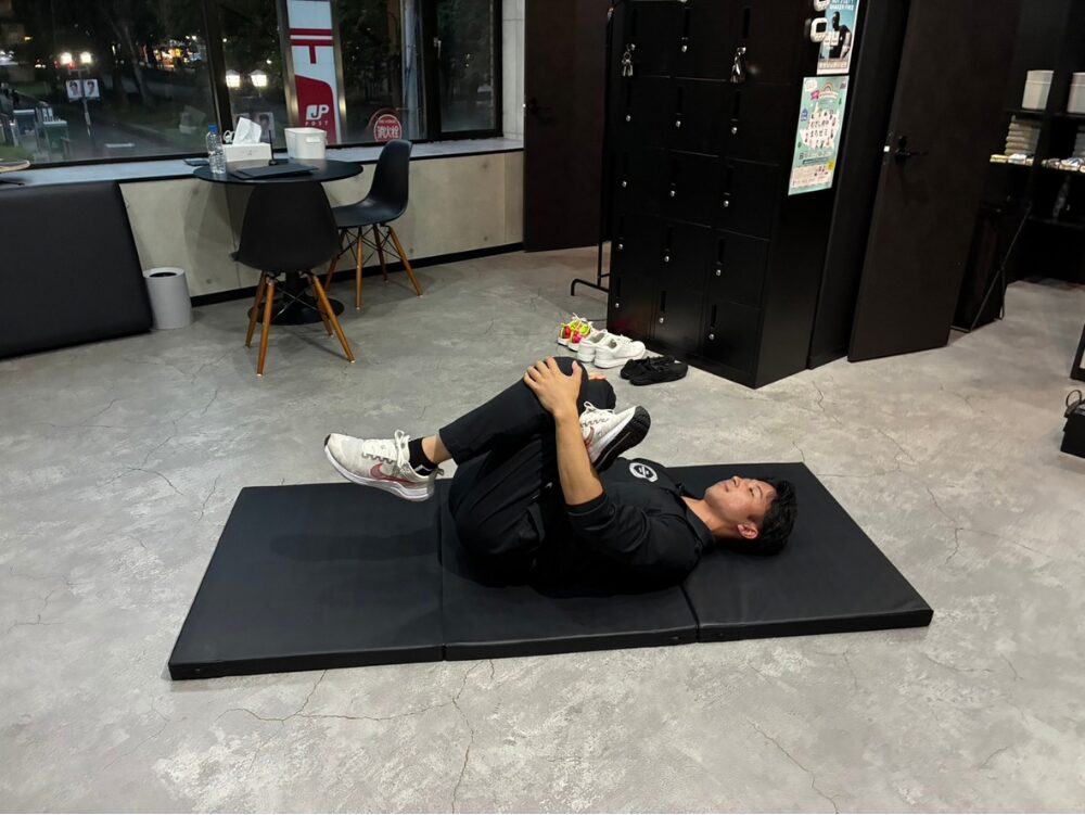 臀筋のストレッチの写真