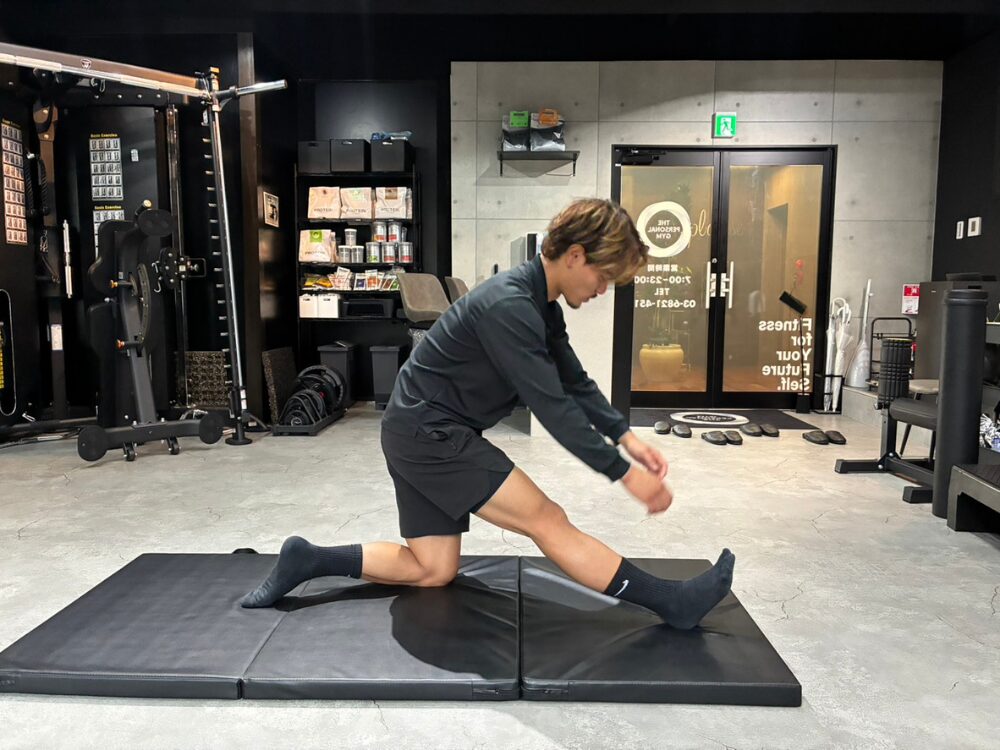 ハムストリングスのストレッチの写真